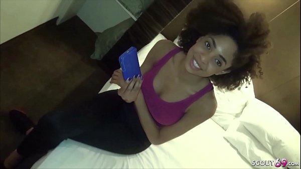 German Teen – Farbige geile Bimbo Hure spricht mit ihren Mann als ich sie ficke