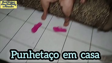 Trailer: punhetaço em casa com estranhos – completo no RED